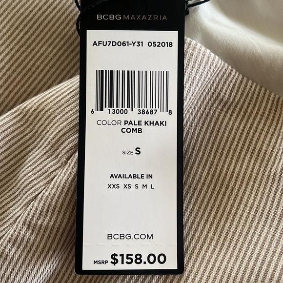 BCBGMAXAZARIA pale and white striped khaki shorts in size small - Picture 5 of 5